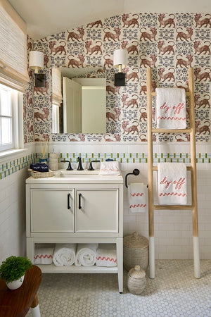 Bathroom Diaries: Courtney Sempliner